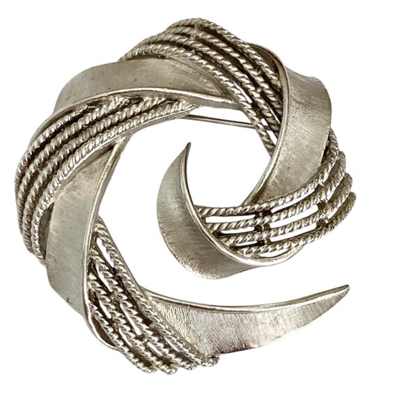 Vintage Crown Trifari Swirl Cable Circle Pin Brooch Silver Tone MCM Textured - Picture 1 of 12